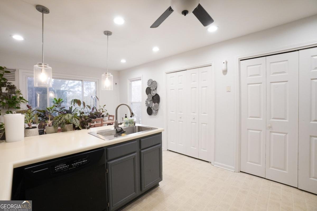 715 Lake Point Drive Woodstock - Photo 8