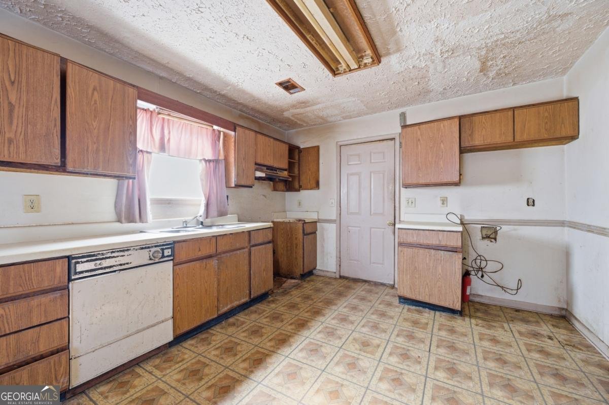 1044 Autumn Crest Court Stone Mountain - Photo 6