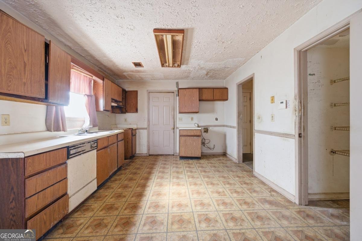 1044 Autumn Crest Court Stone Mountain - Photo 7