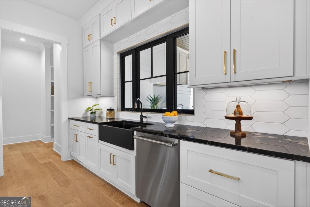 2020 Clearwater Drive White Plains - Photo 31