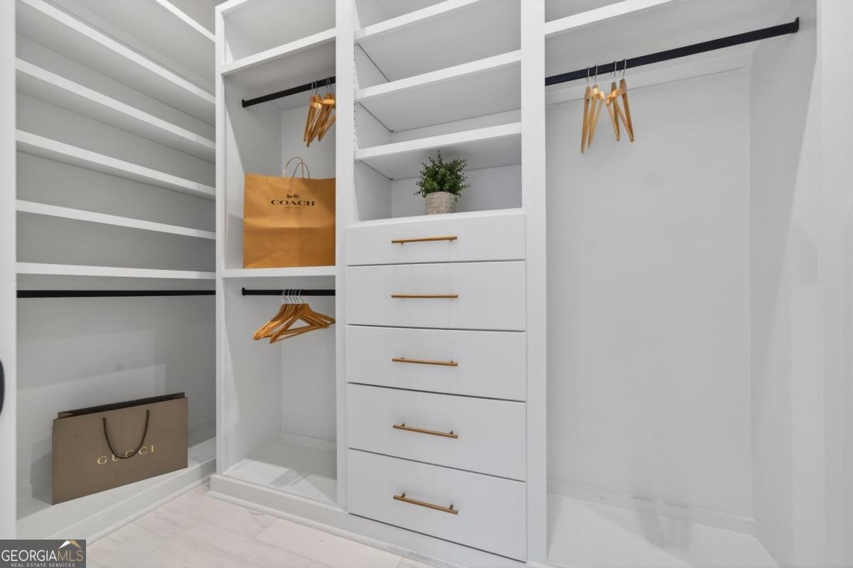 2020 Clearwater Drive White Plains - Photo 54