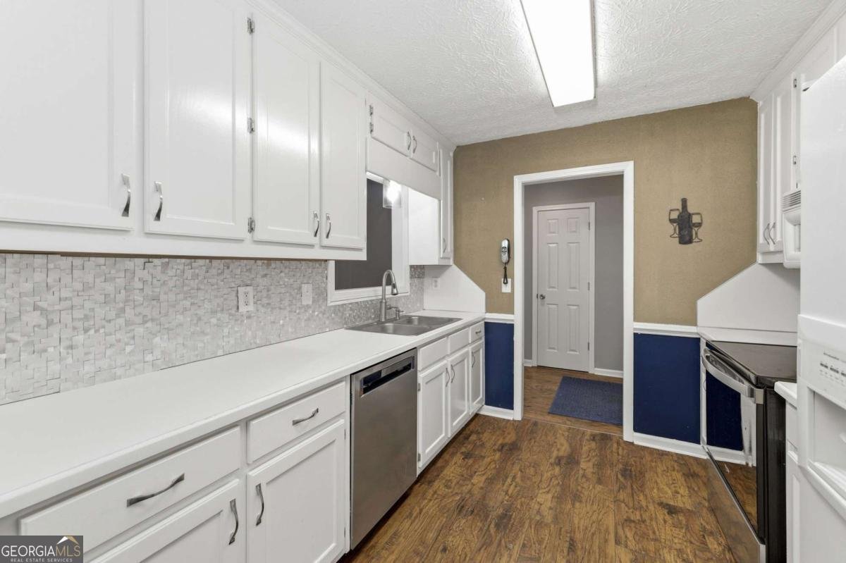 4758 Eagle Watch Drive Flowery Branch - Photo 9