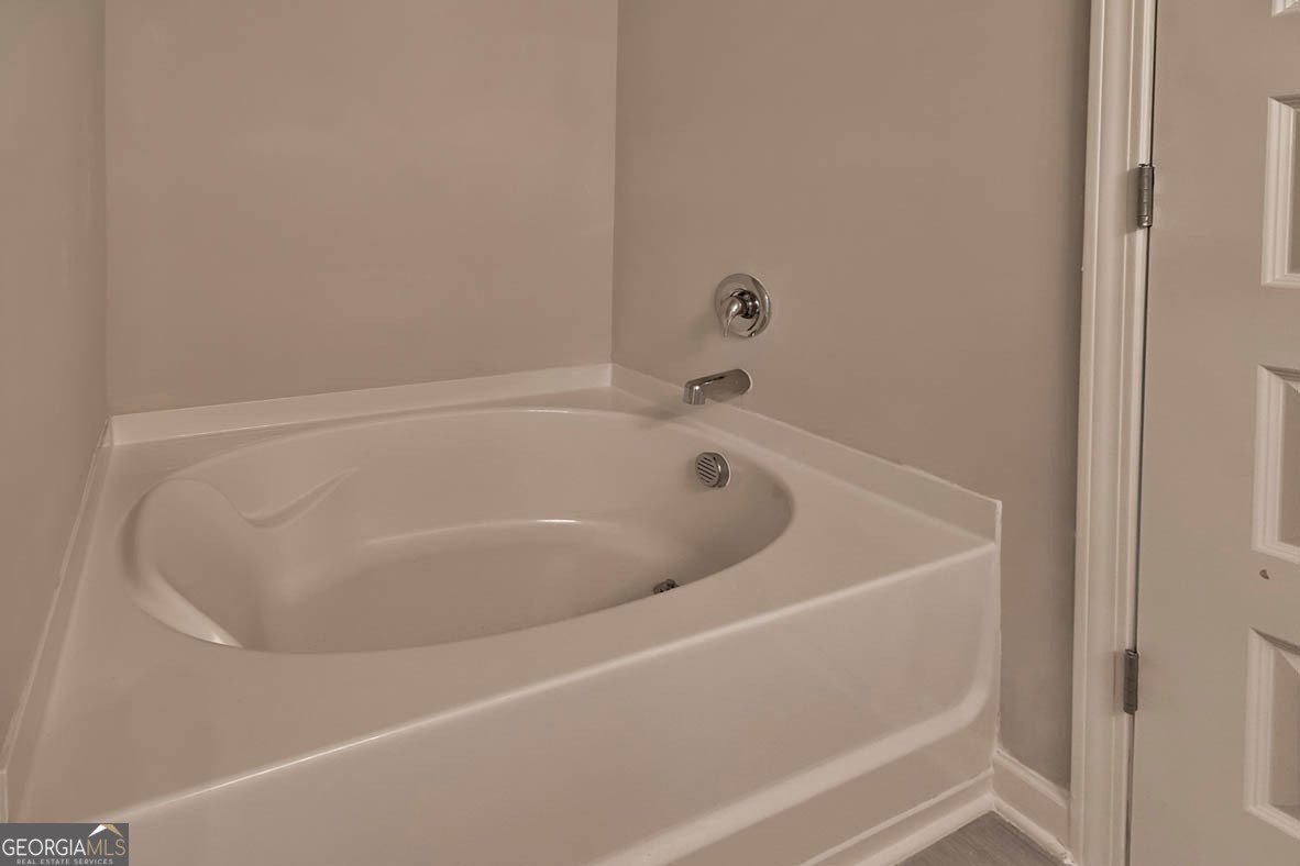 652 Whitman Lane Stockbridge - Photo 6