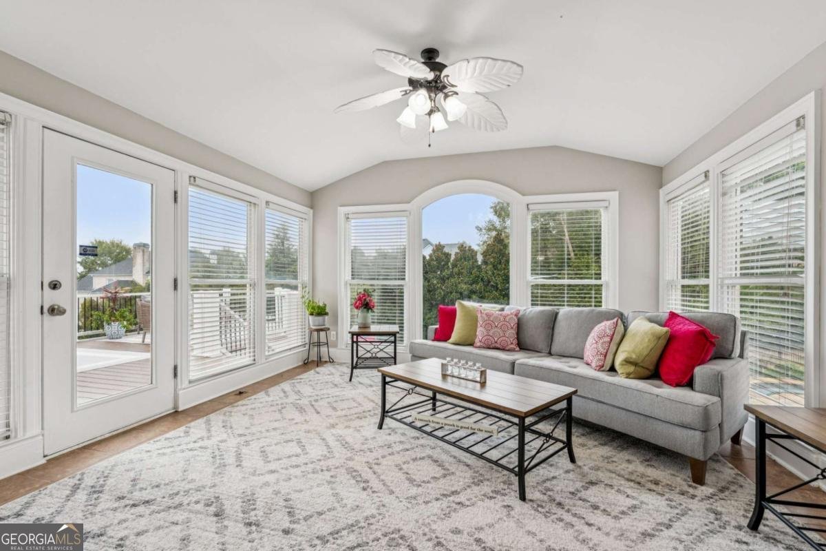 1043 Meadow Club Court Suwanee - Photo 16