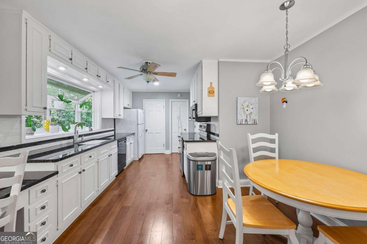 684 Honeysuckle Road Gainesville - Photo 11