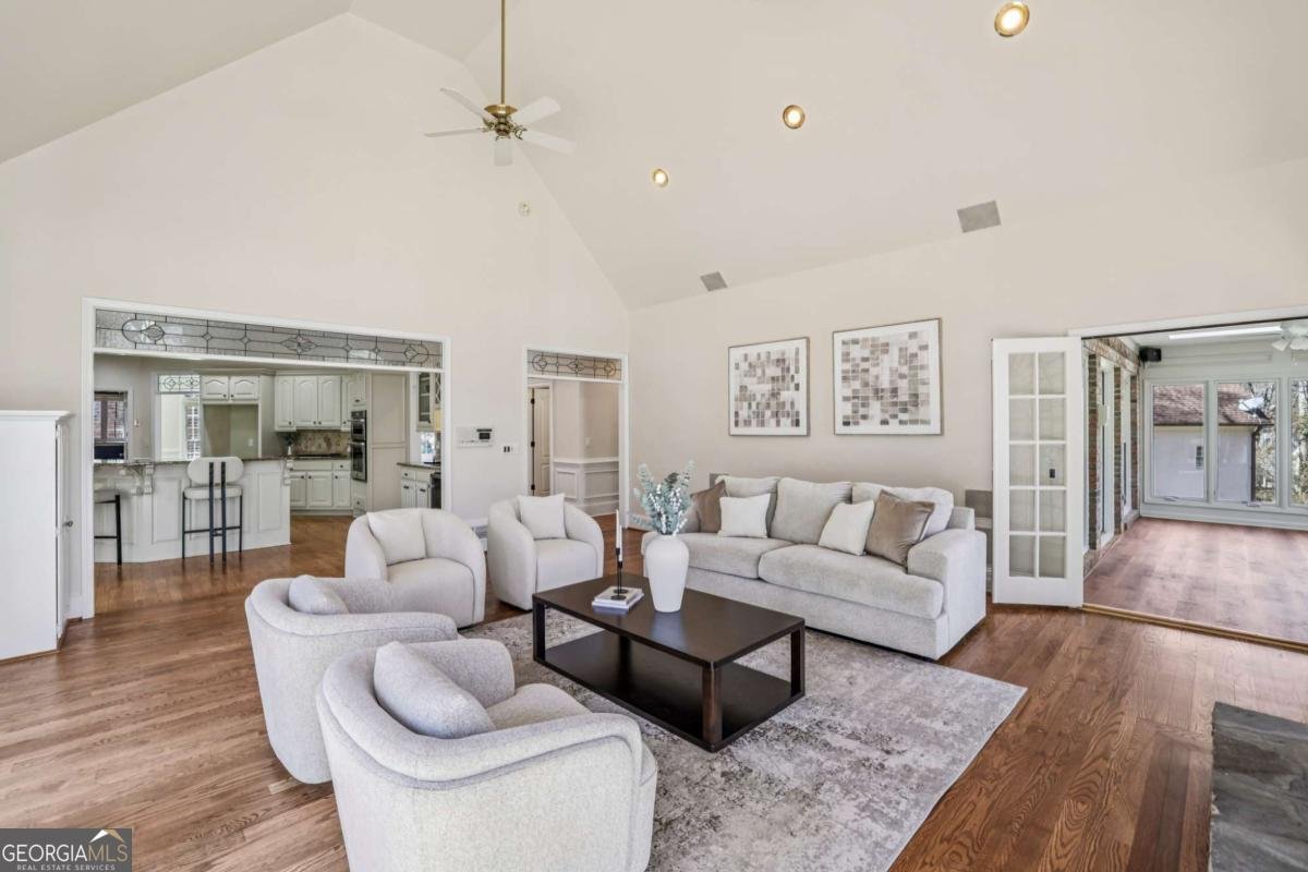 12215 Winding Oak Trail Johns Creek - Photo 11