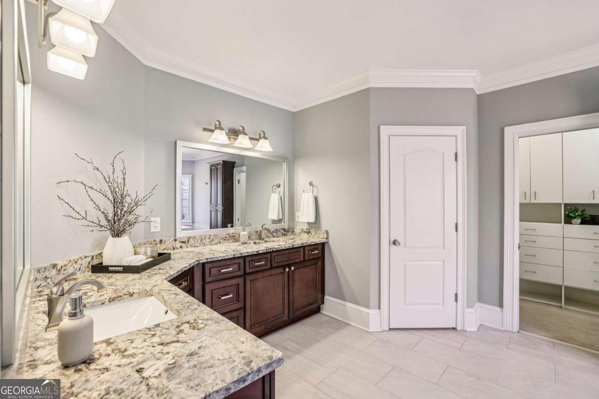 12215 Winding Oak Trail Johns Creek - Photo 9