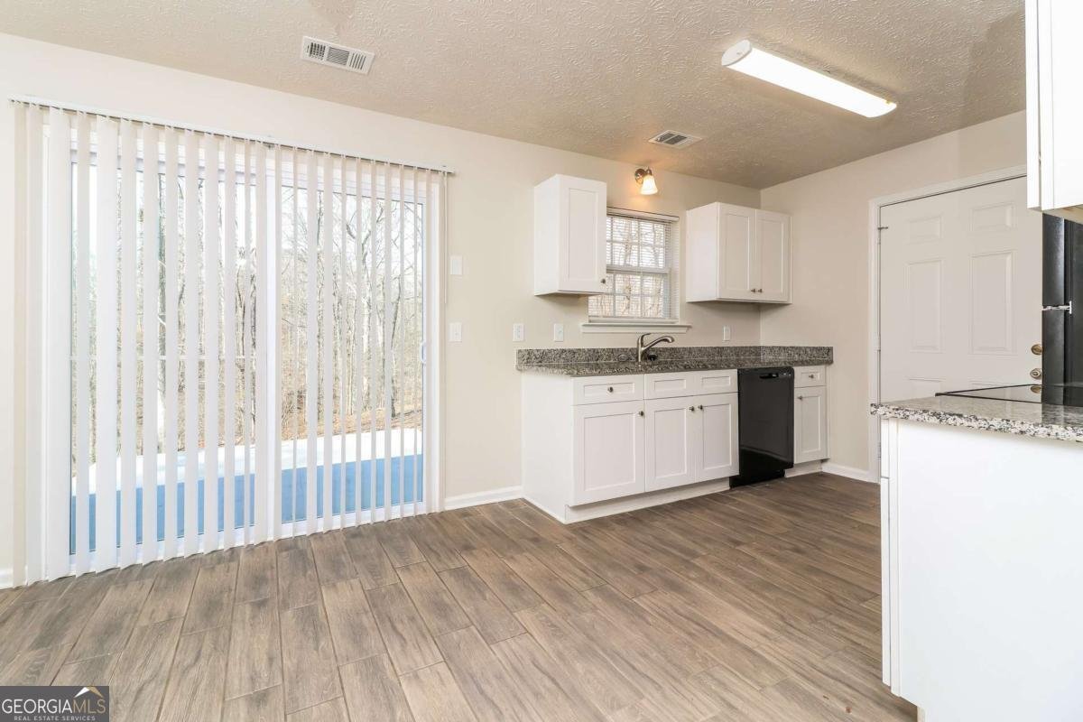 6793 Creeks Edge Court Flowery Branch - Photo 7