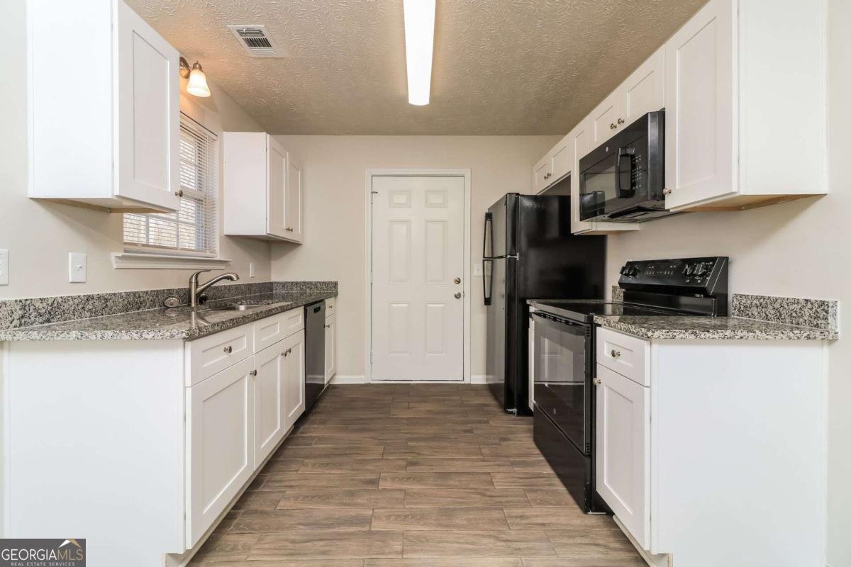 6793 Creeks Edge Court Flowery Branch - Photo 9