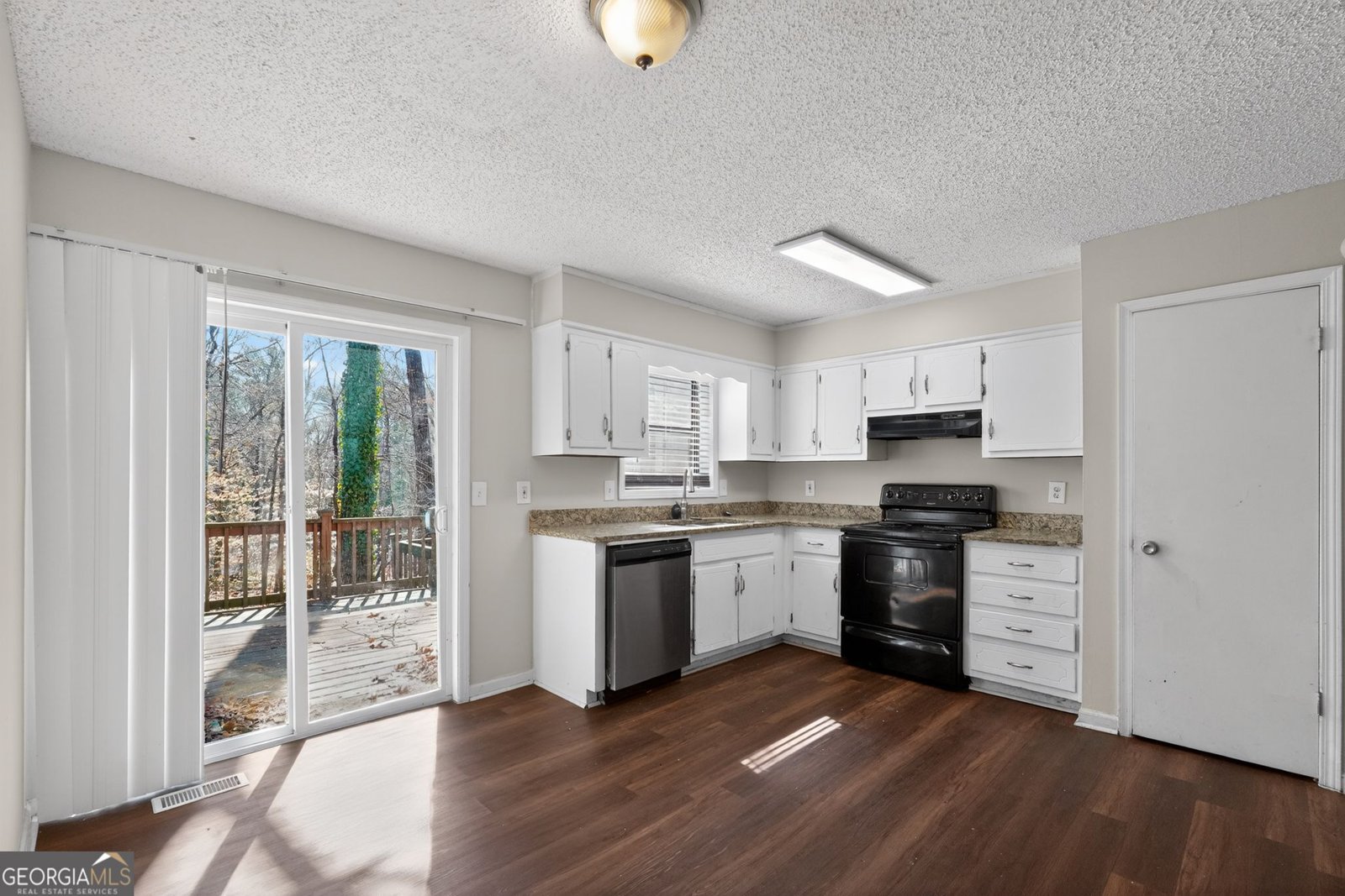 879 Lost Creek Circle Stone Mountain - Photo 12