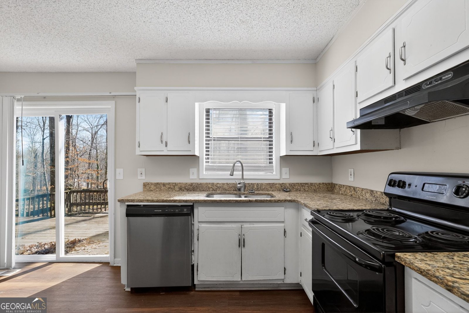 879 Lost Creek Circle Stone Mountain - Photo 13