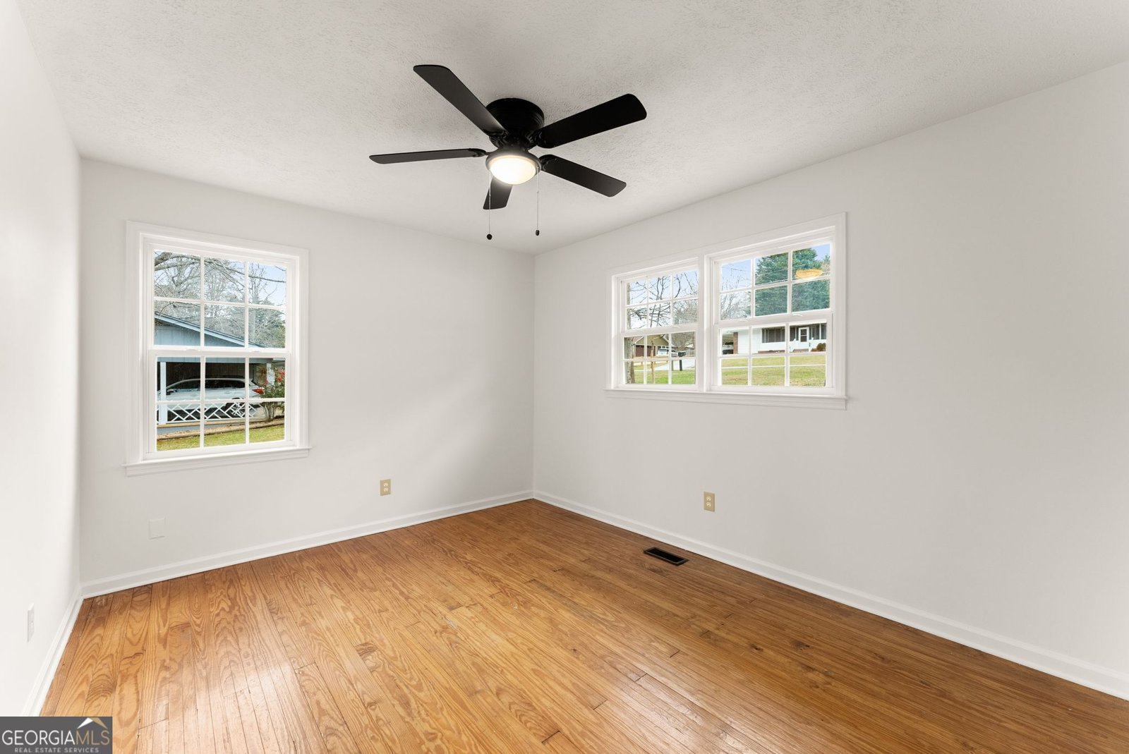 146 Pine Street Cleveland - Photo 16