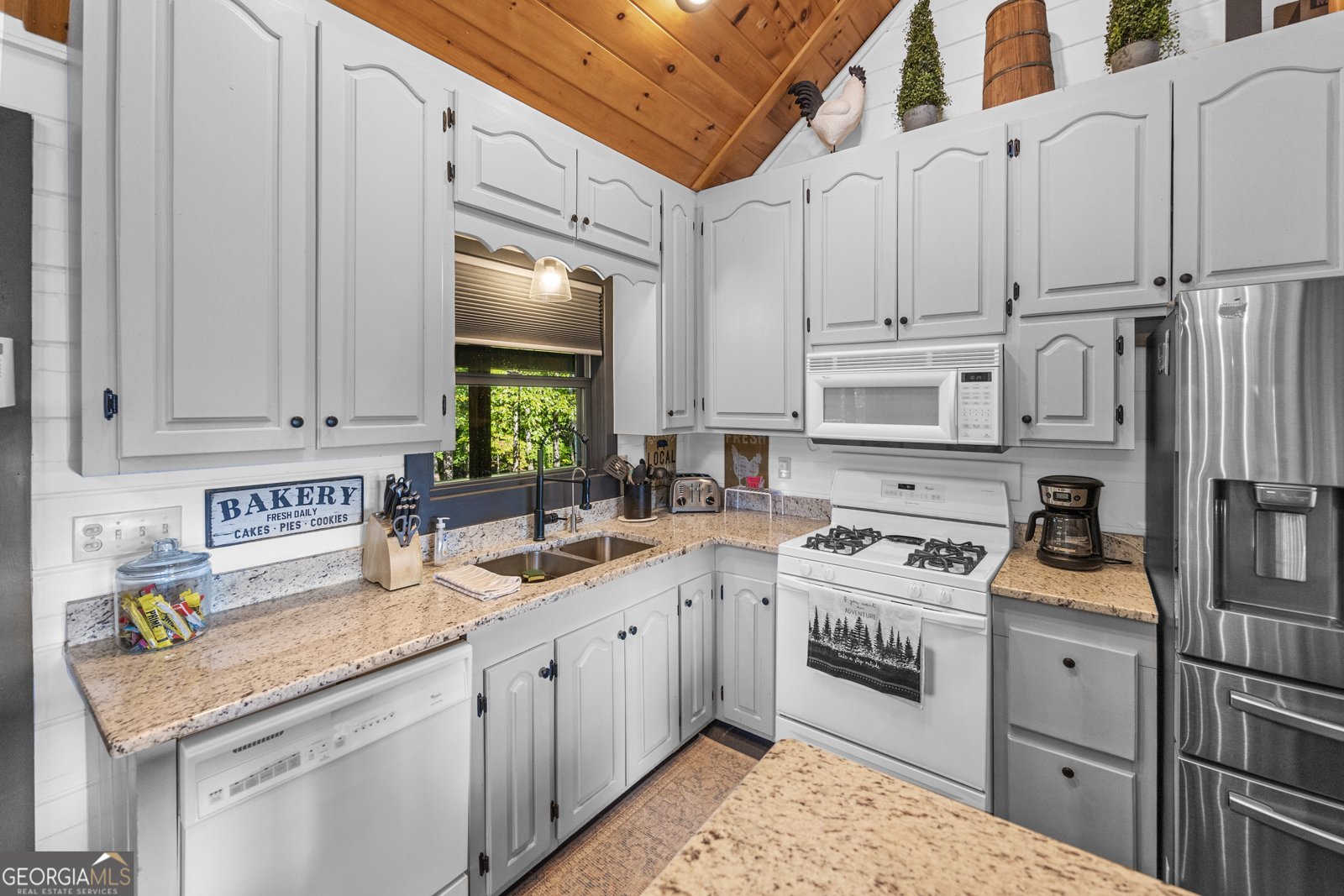 832 Scenic Mountain View Road Blue Ridge - Photo 9