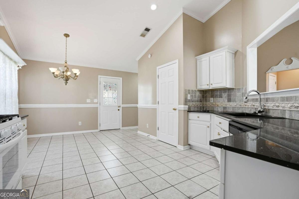 3665 Charlton Ives Drive Lilburn - Photo 9