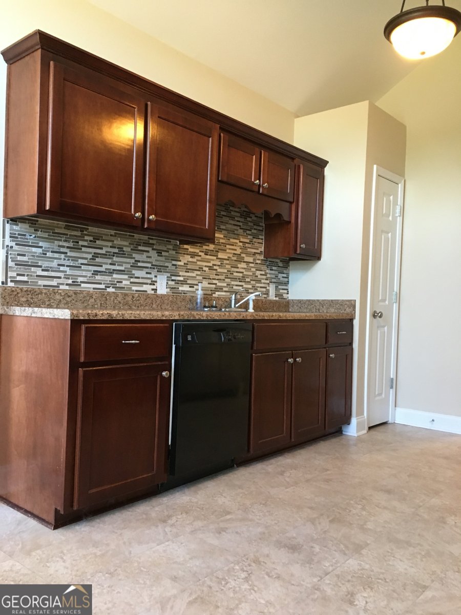 304 Boothill Court Statesboro - Photo 8