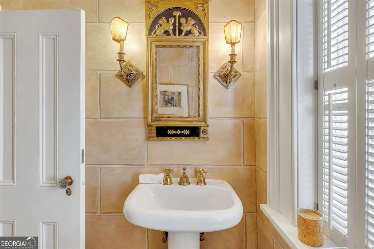 211 Charlton Street Savannah - Photo 23