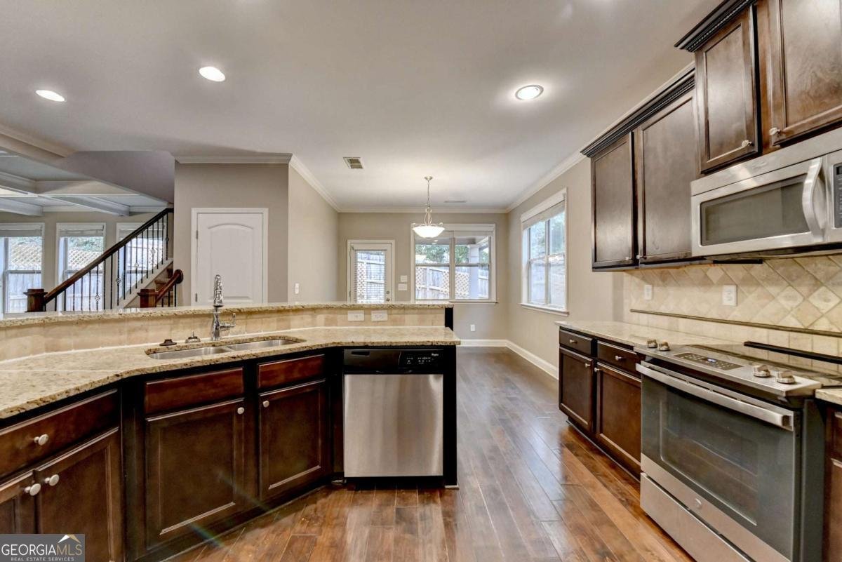 7067 Walham Grove Johns Creek - Photo 17