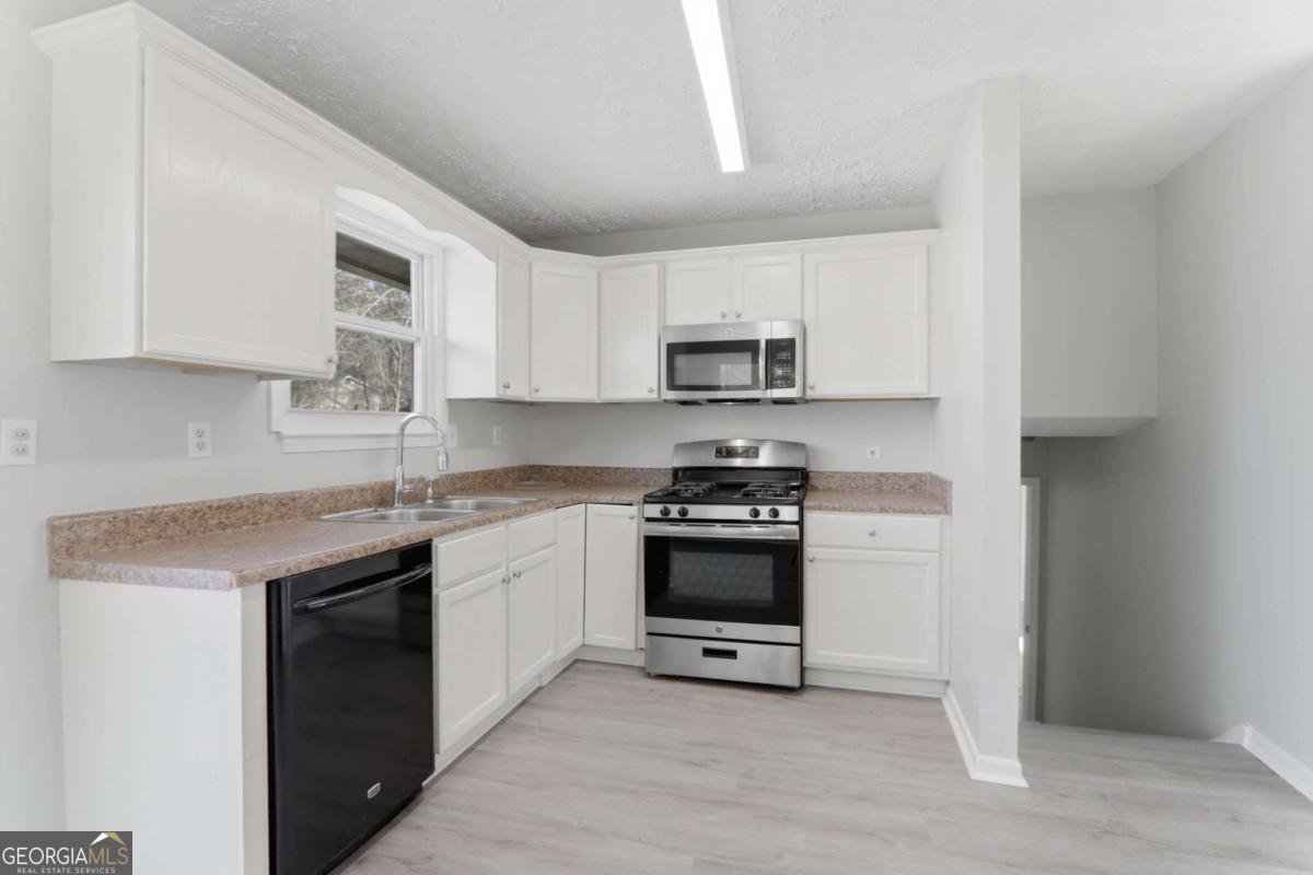 499 Strickland Court Lawrenceville - Photo 6