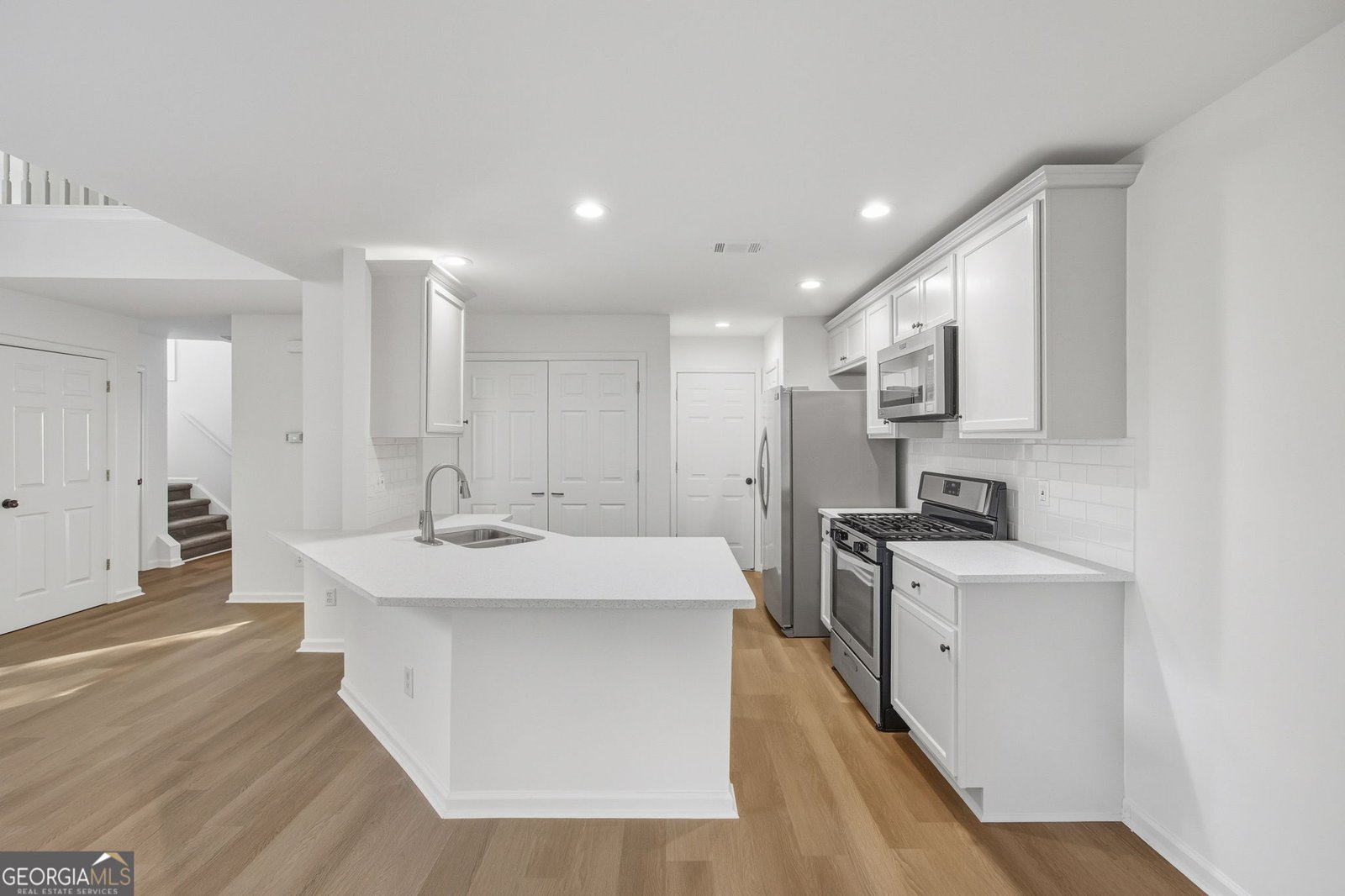 138 Stoneforest Drive Woodstock - Photo 8