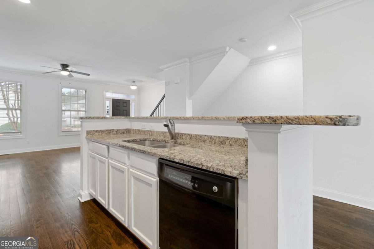 7054 Elmwood Ridge Court Atlanta - Photo 11