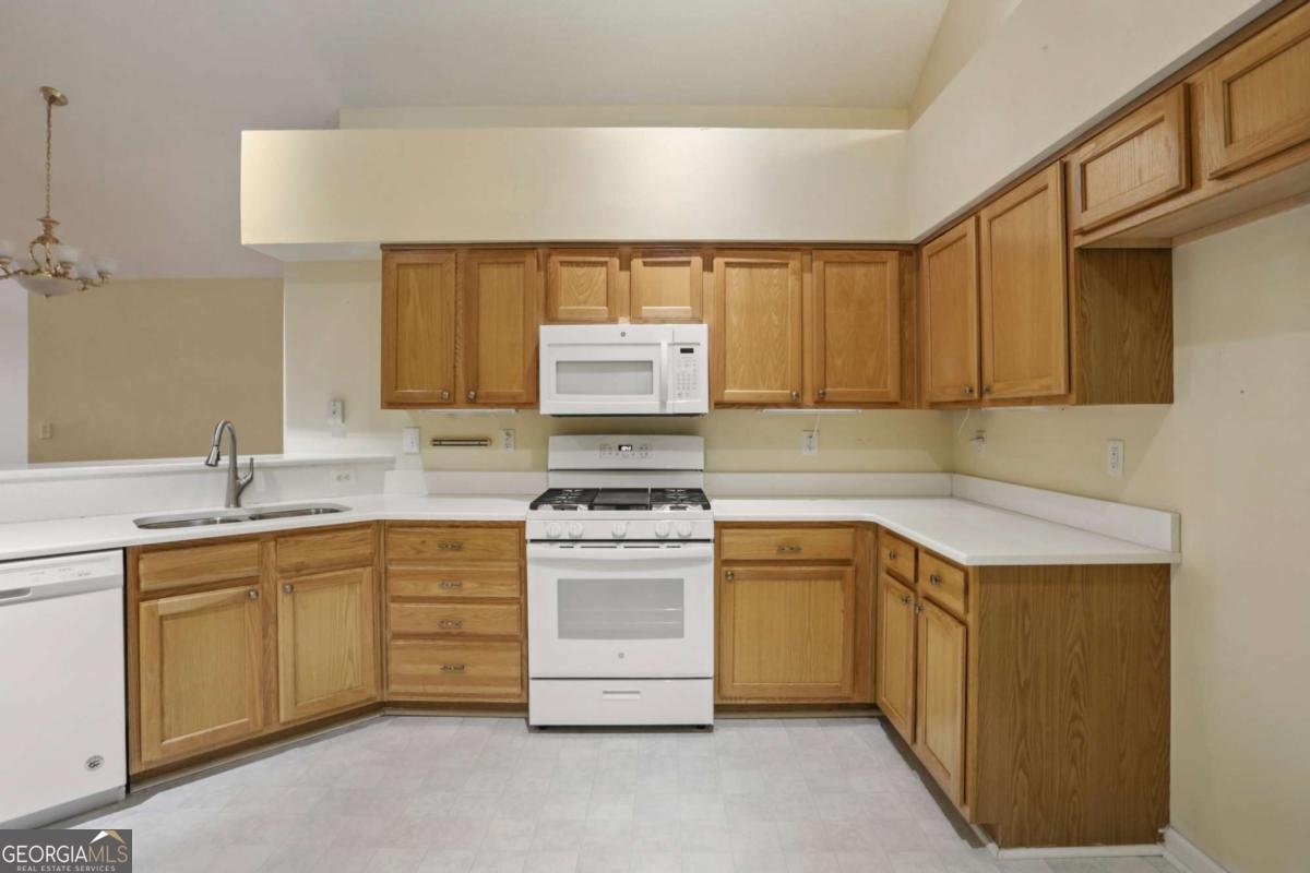 2191 Rockbridge Road Stone Mountain - Photo 10