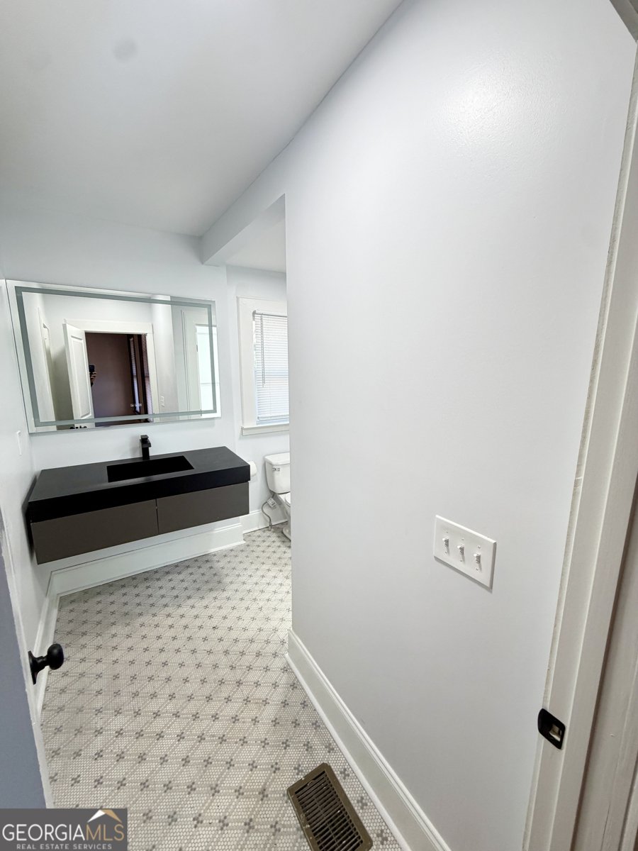 984 Woodbourne Drive Atlanta - Photo 10