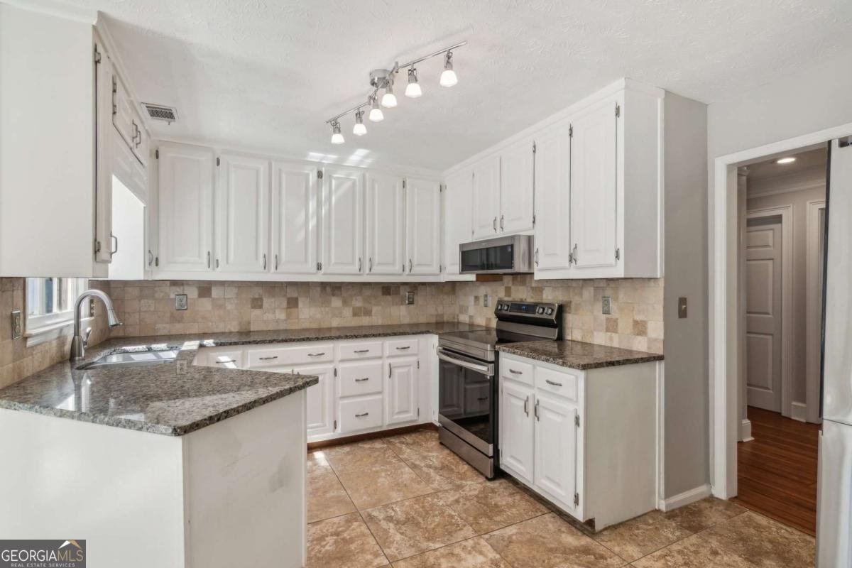 1210 Swan Mill Court Suwanee - Photo 13