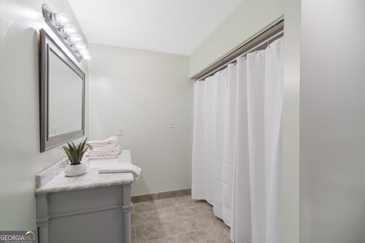 1216 Highland Bluff Drive Atlanta - Photo 11