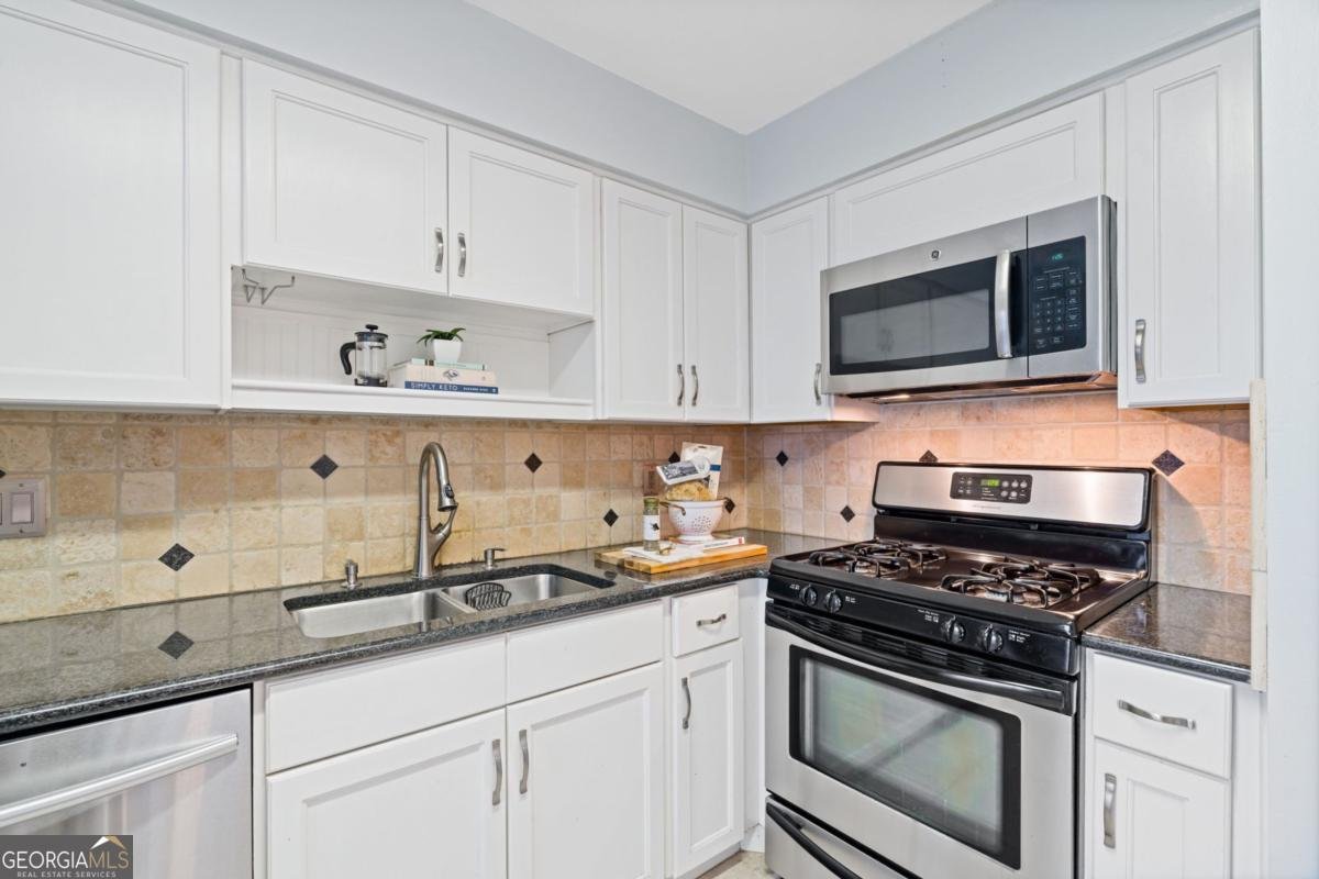 1216 Highland Bluff Drive Atlanta - Photo 17