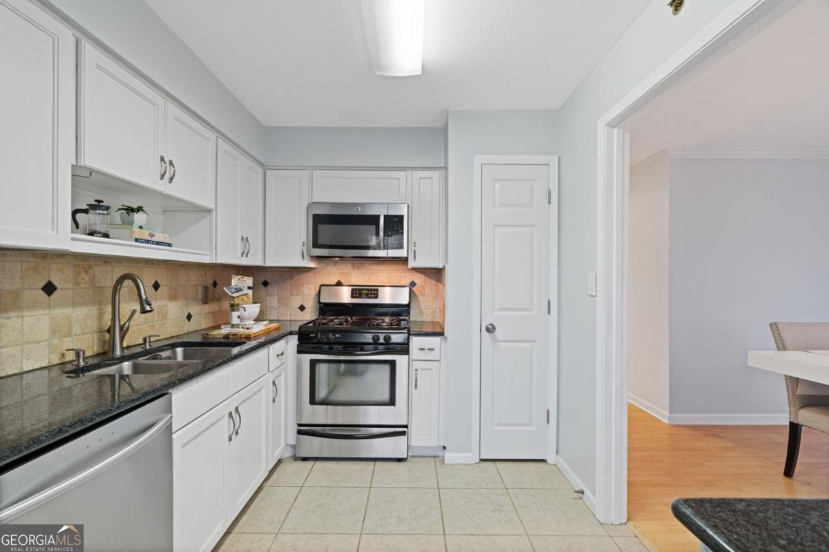 1216 Highland Bluff Drive Atlanta - Photo 18