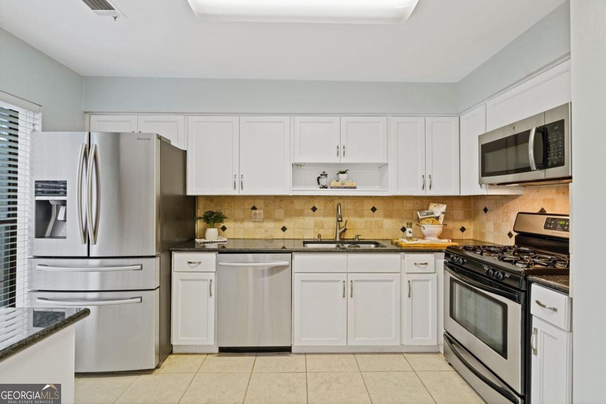 1216 Highland Bluff Drive Atlanta - Photo 6