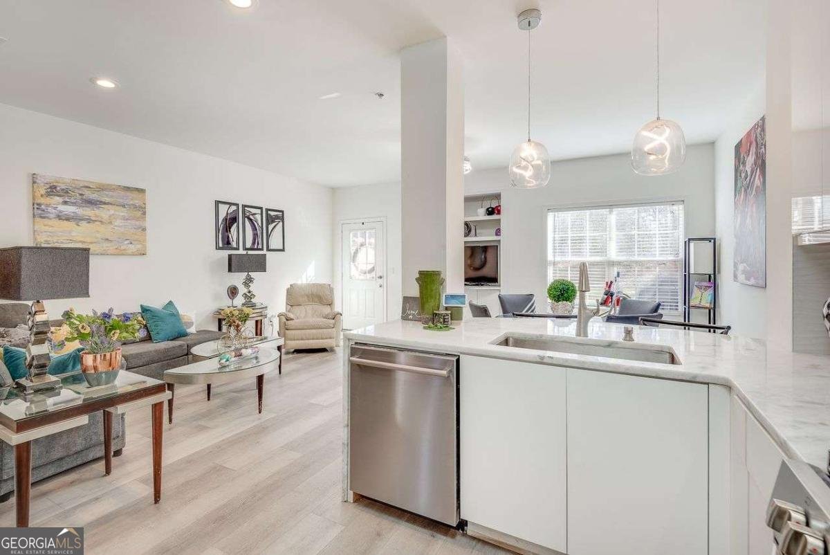 101 Creekwood Drive Woodstock - Photo 8