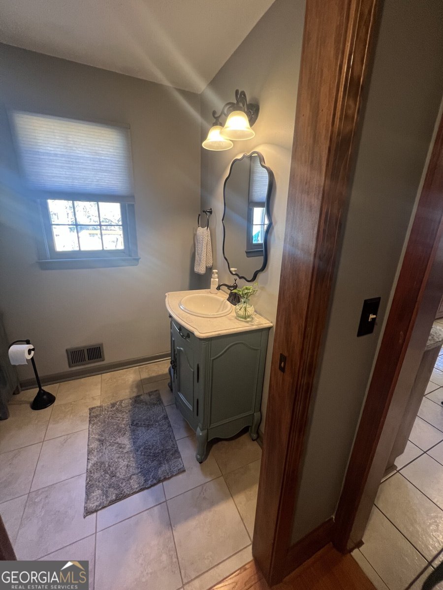 2070 ROCKDALE Circle Snellville - Photo 32