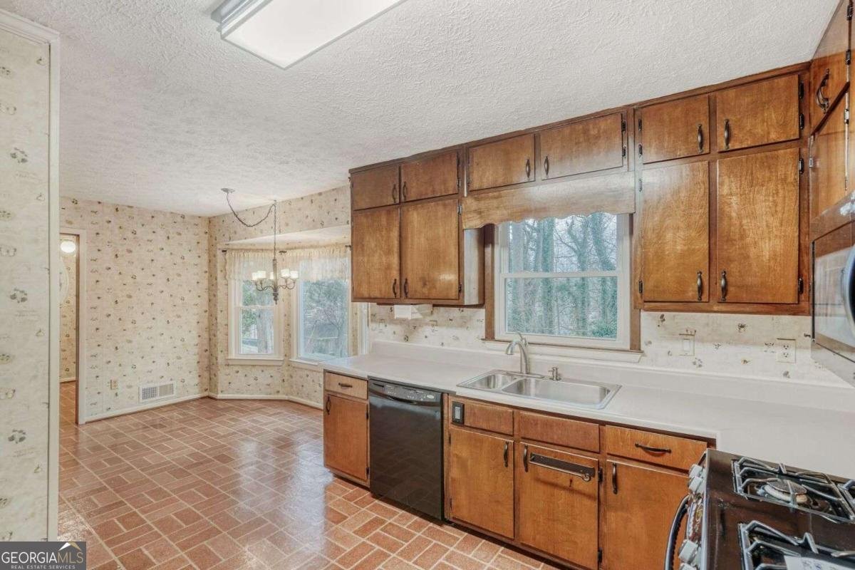 2032 Lake Lucerne Drive Lilburn - Photo 13