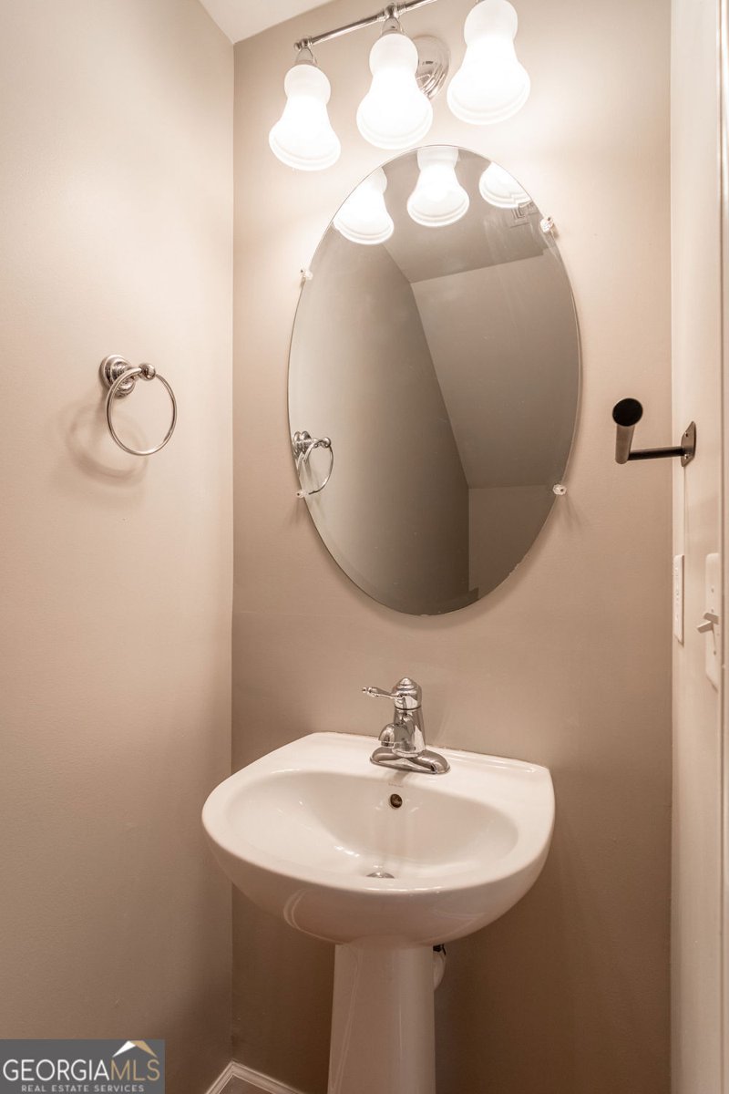 2285 Deerwood Drive Atlanta - Photo 8