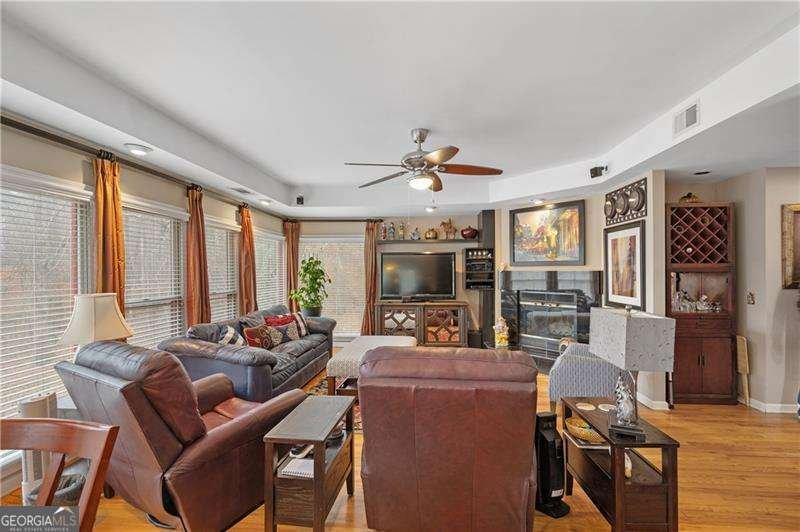 1063 Memorial Drive Dallas - Photo 8