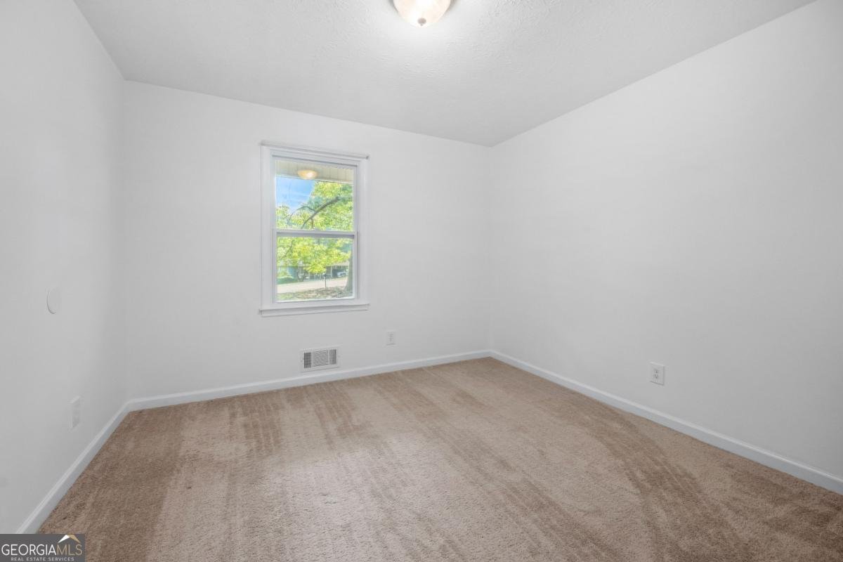 245 Amanda Court Stockbridge - Photo 17