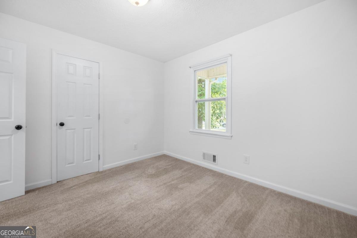 245 Amanda Court Stockbridge - Photo 18