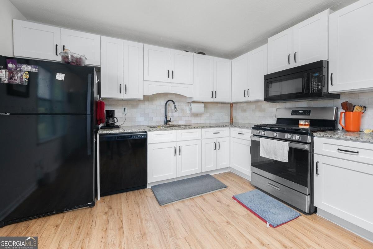 245 Amanda Court Stockbridge - Photo 6