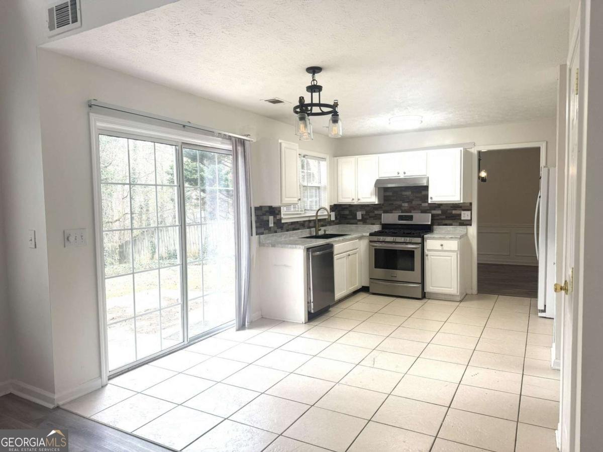 620 Manor Glen Drive Suwanee - Photo 7