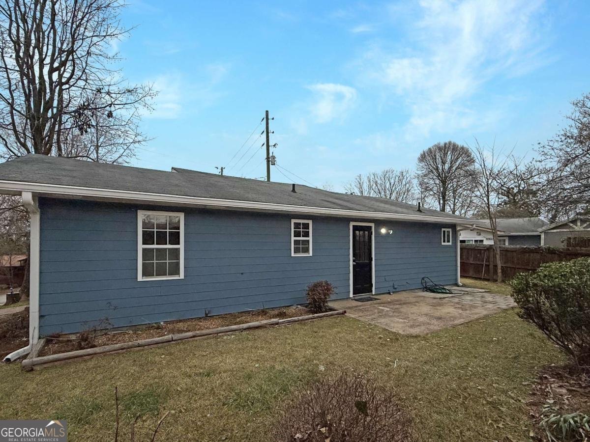 2735 Lakeside Trail Cumming - Photo 17