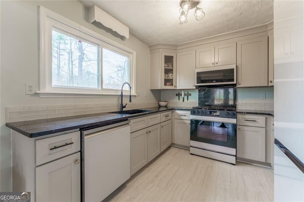 1366 Gray Rock Drive Marietta - Photo 7