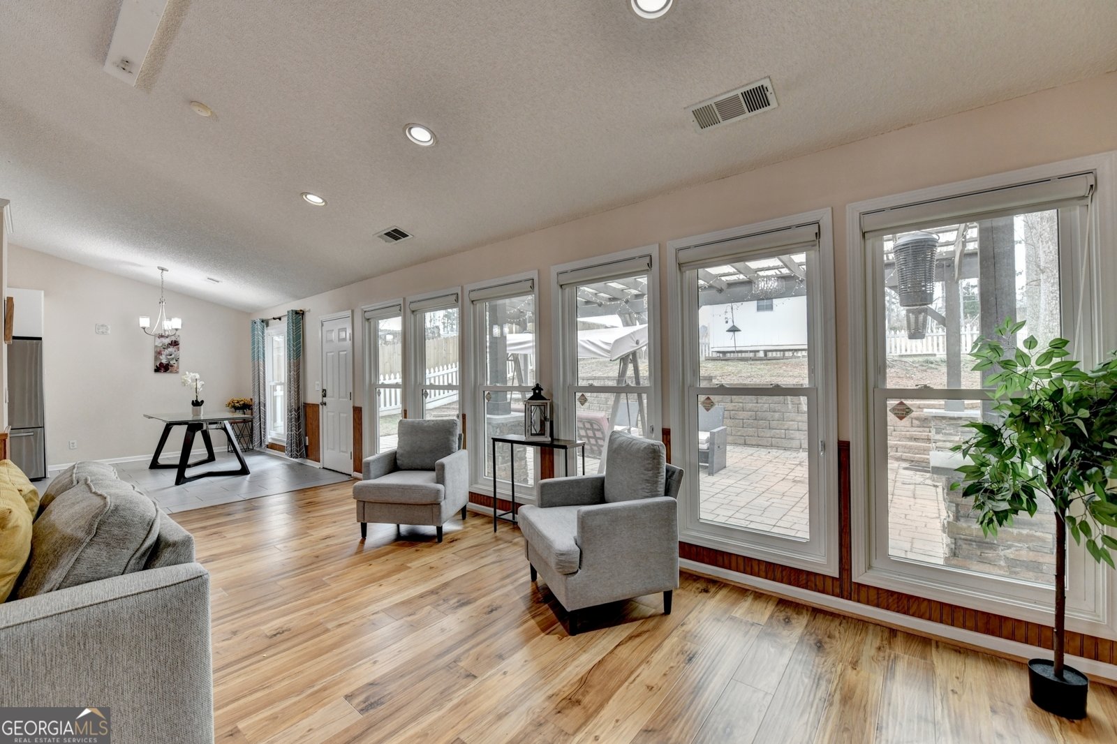 1296 Mandalay Court Lilburn - Photo 13