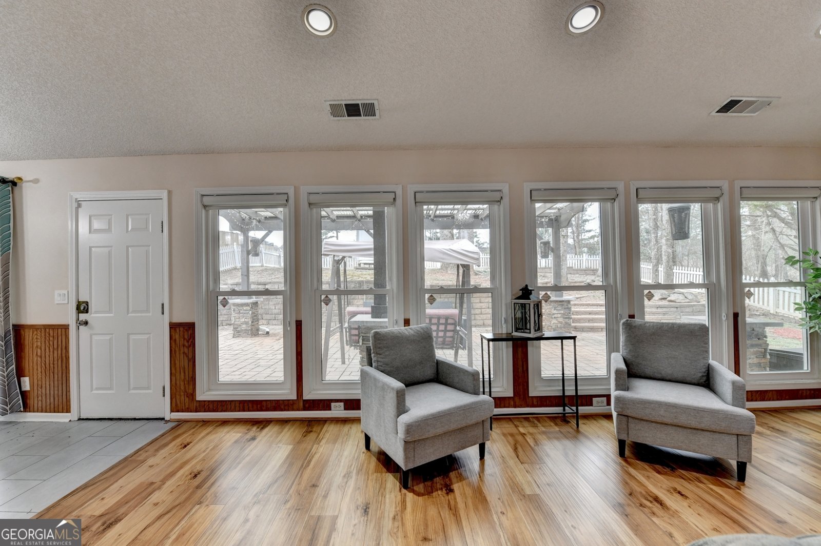 1296 Mandalay Court Lilburn - Photo 15