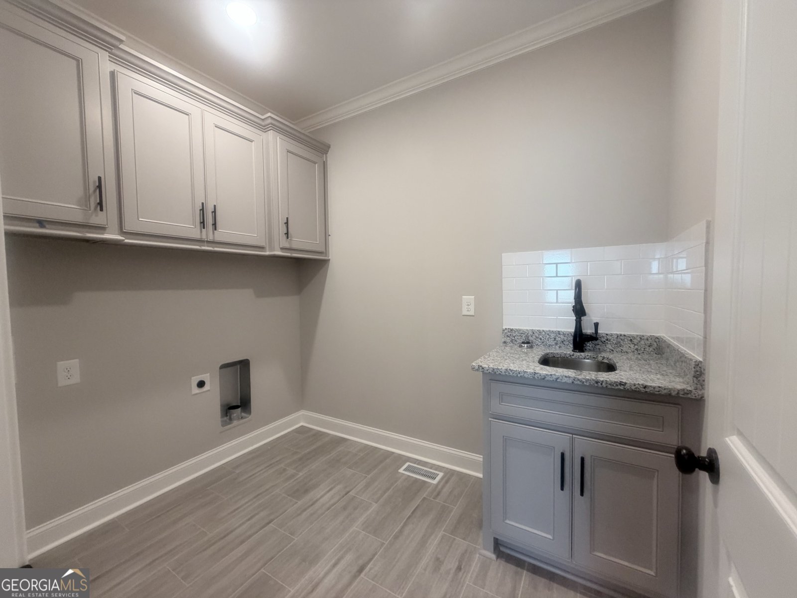2577 Blazing Star Court Statham - Photo 6