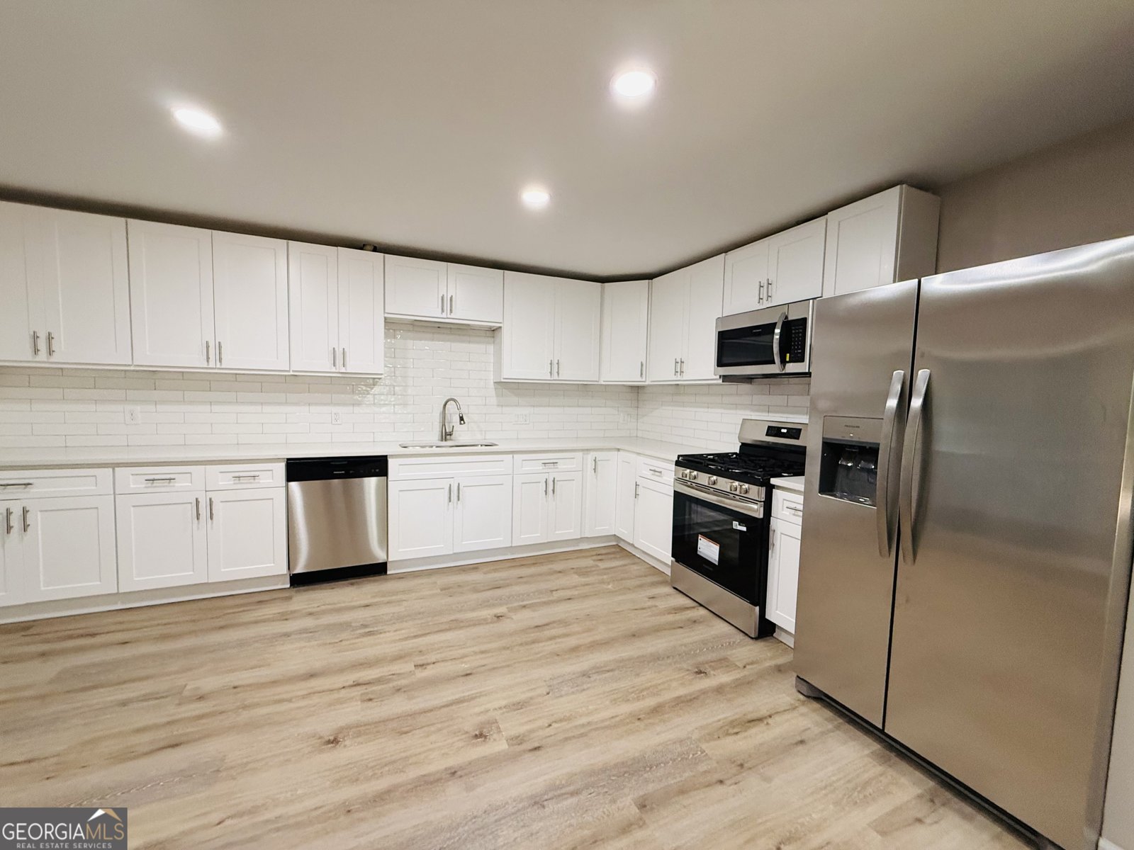 421 Safari Circle Stone Mountain - Photo 7