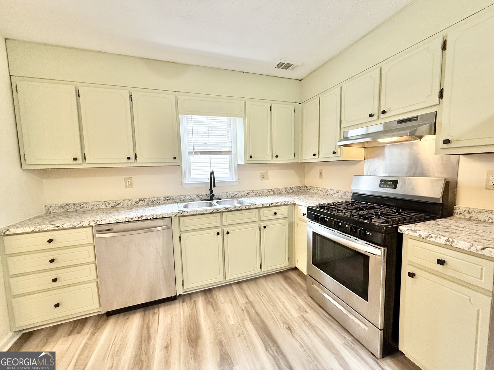 5370 Ridge Forest Drive Stone Mountain - Photo 8