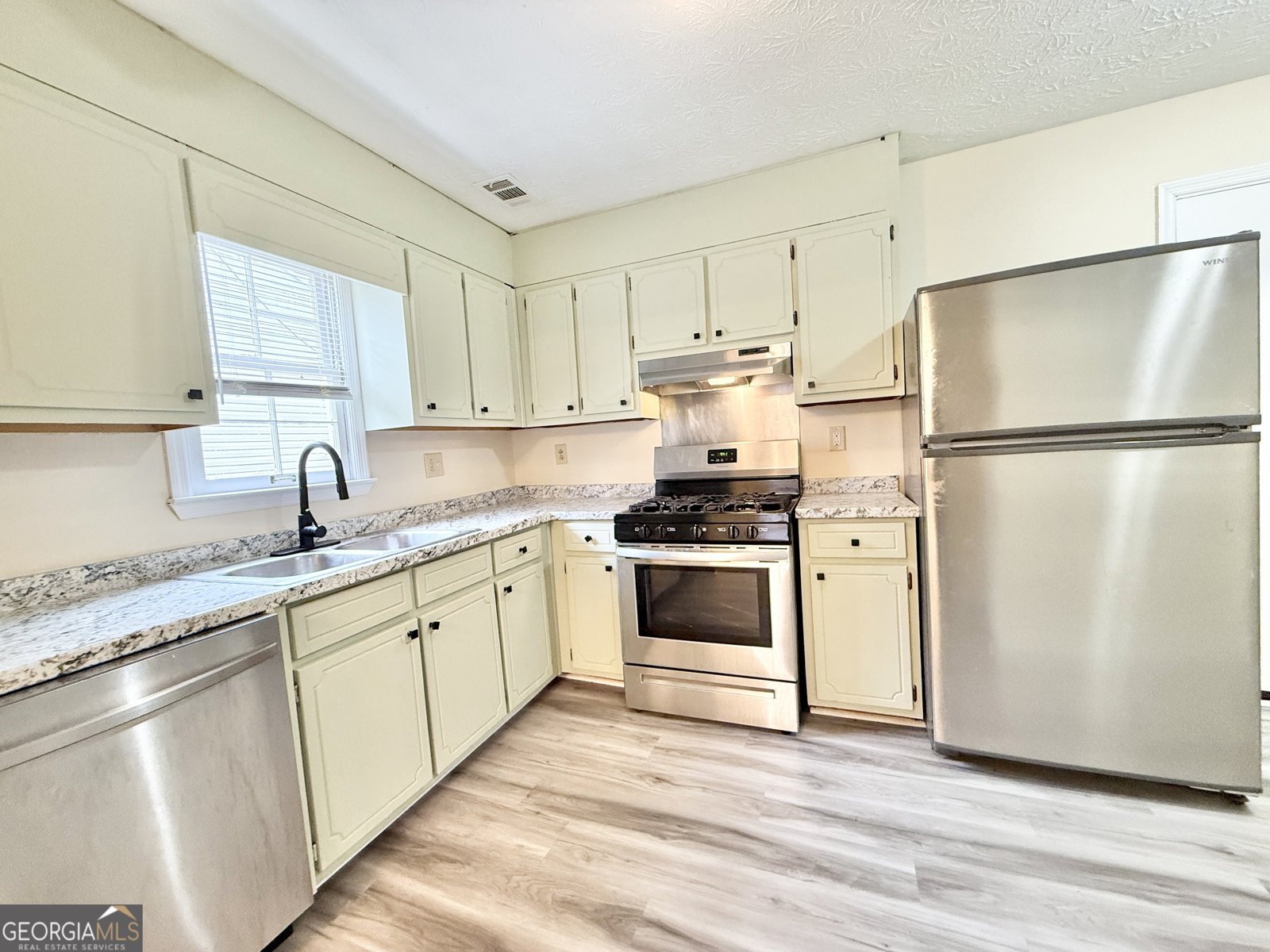 5370 Ridge Forest Drive Stone Mountain - Photo 9