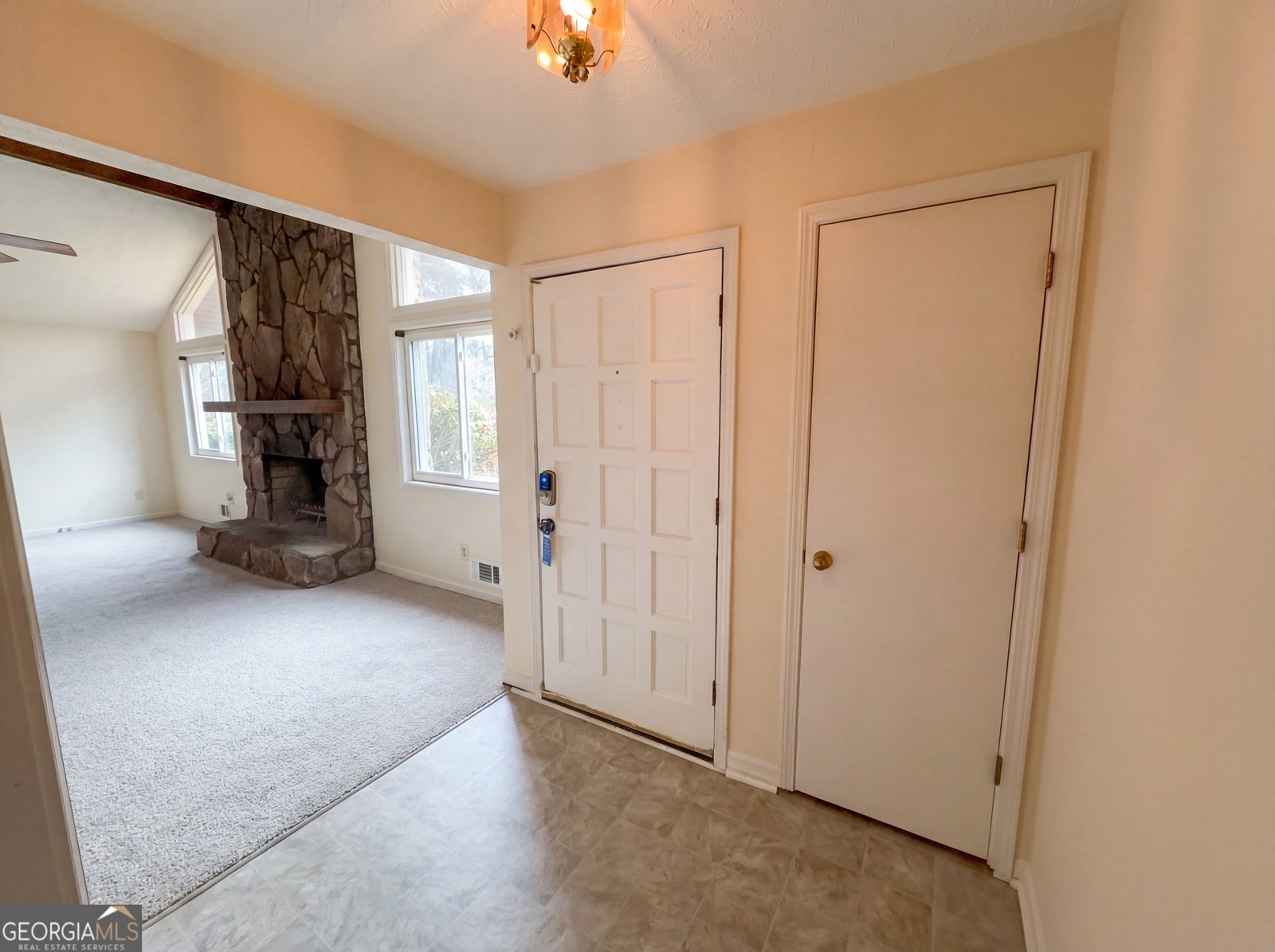 404 Pine Ridge Court Woodstock - Photo 6