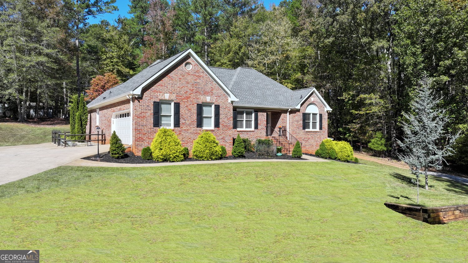 482 Buck Trail Hoschton - Photo 1